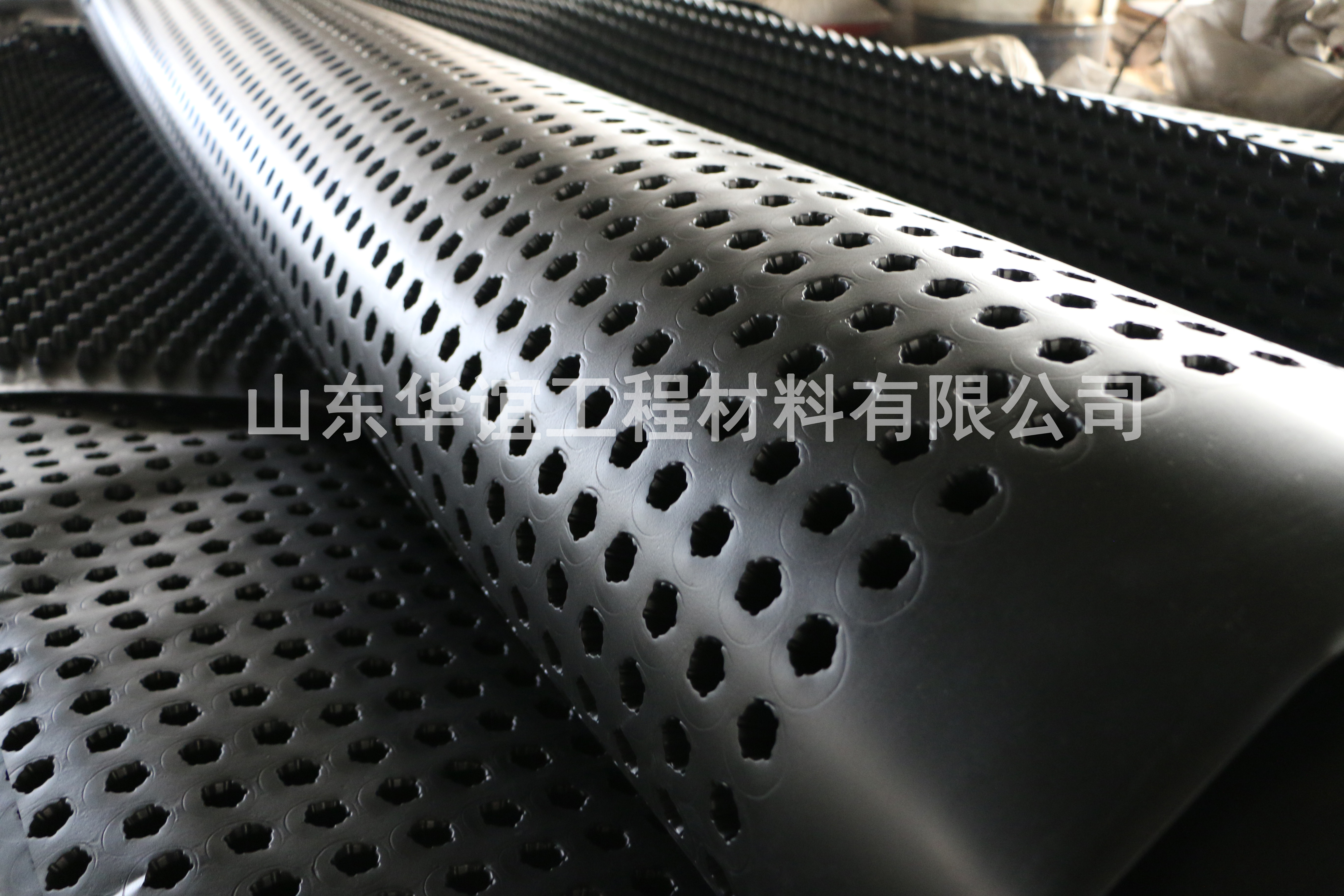 山東塑料排水板可you效地保護(hù)構(gòu)筑物和防水層