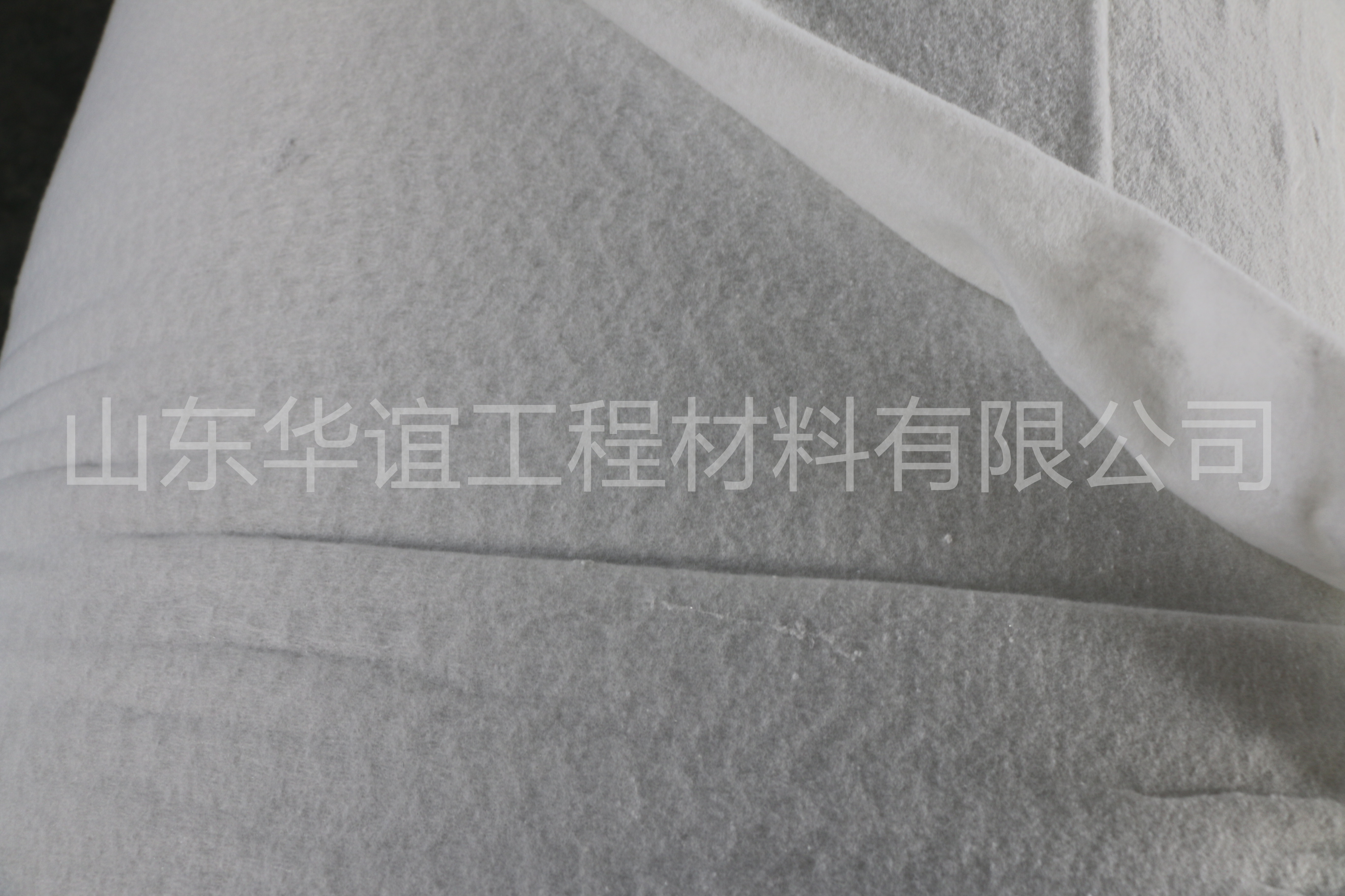  什么樣的土工布適合生產(chǎn)和施工？