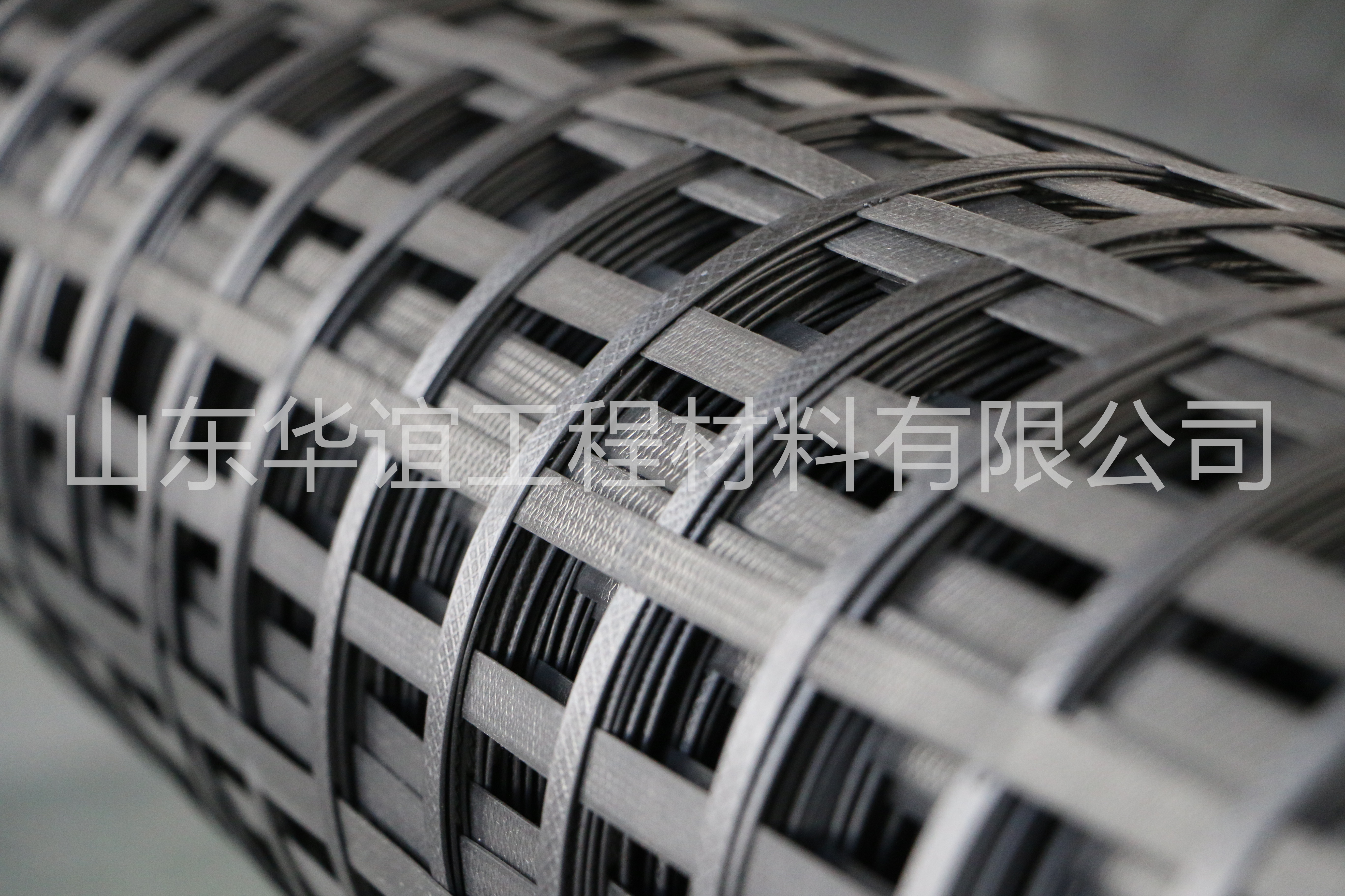 地基加固用廣東鋼塑土工格柵有什么特點(diǎn)？